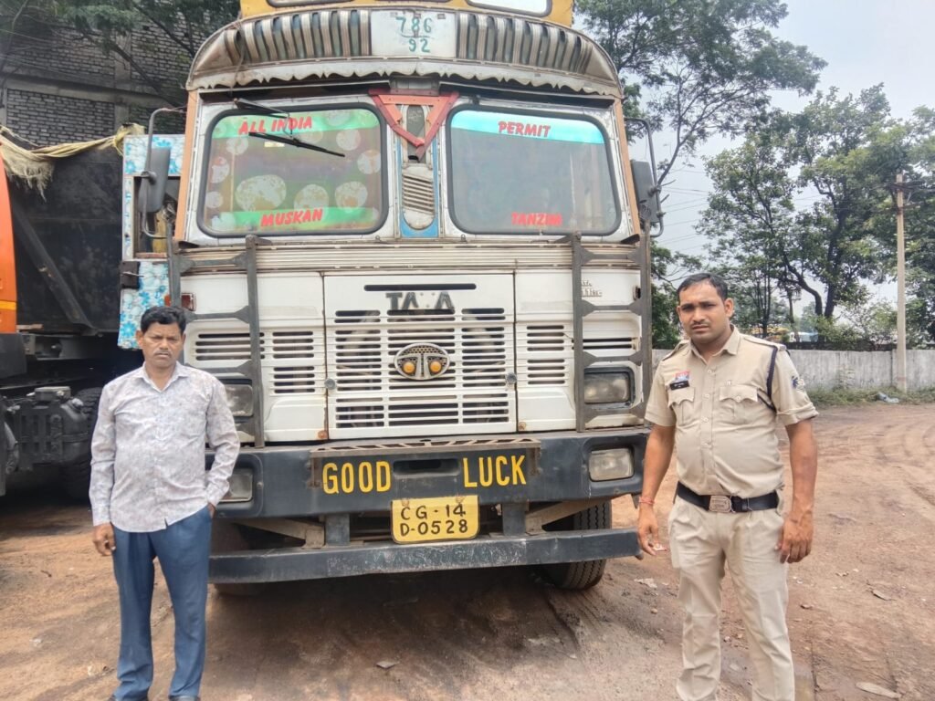 🚨 "ऑपरेशन प्रहार" के तहत पूंजीपथरा पुलिस की बड़ी कार्रवाई, 20.25 लाख का संदिग्ध स्क्रैप लदा ट्रक जब्त